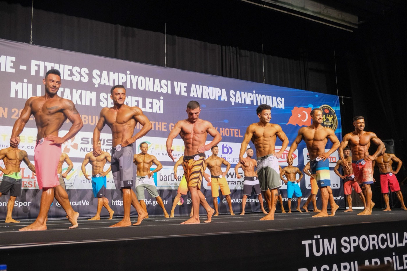 Vücut geliştirme ve fitness şampiyonası sahnesi